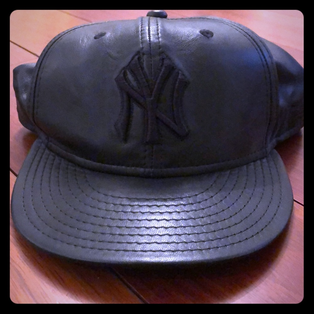Yankees leather look trucker cap